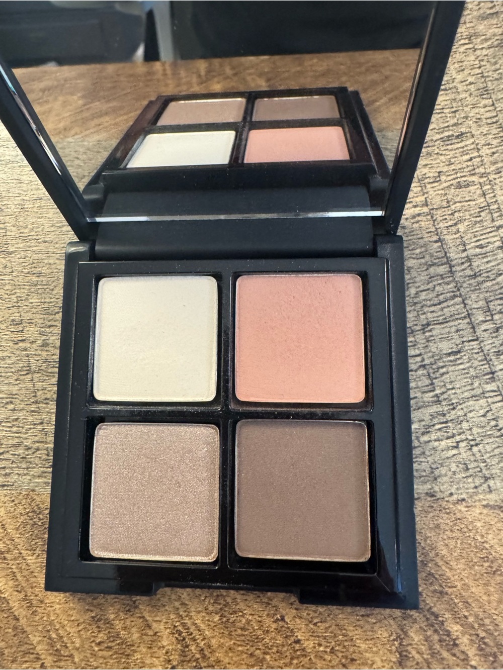 Glo Skin Beauty Eyeshadow Bon Voyage Quad